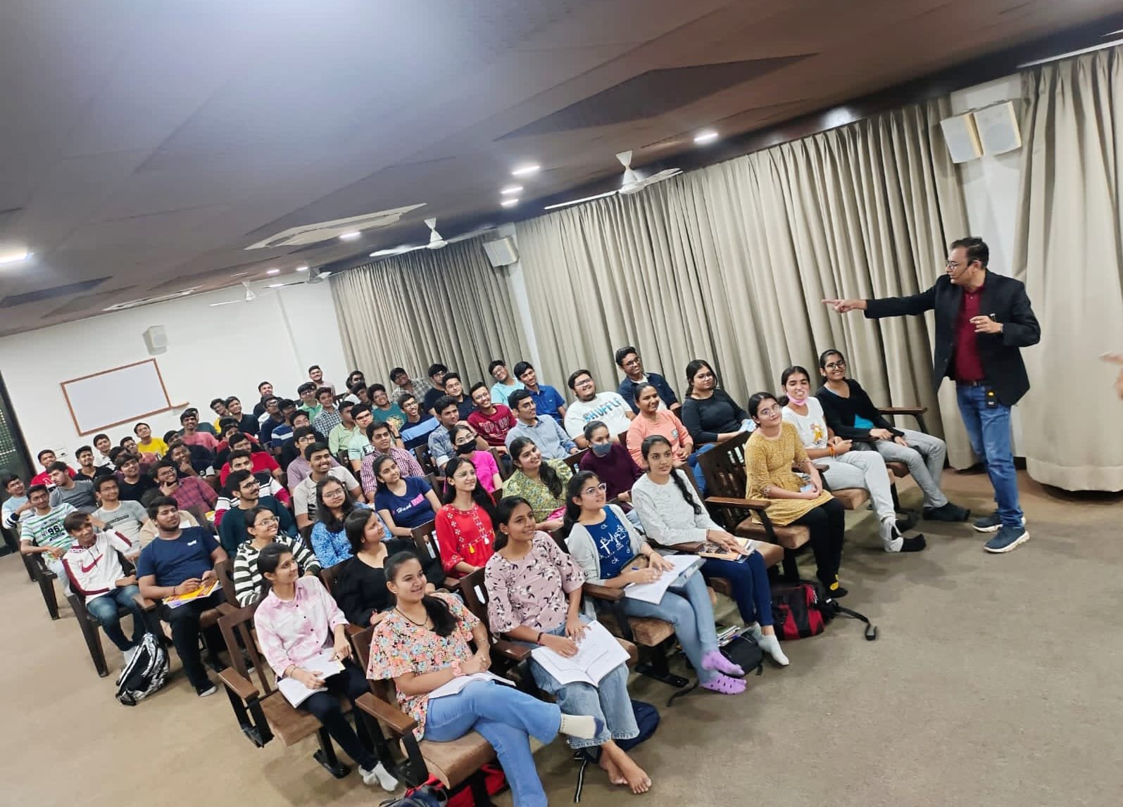 JEE-Maths-Institete-in-Ahmedabad-KandarpSoni